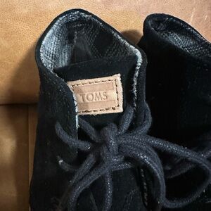 Tom’s booties size 7